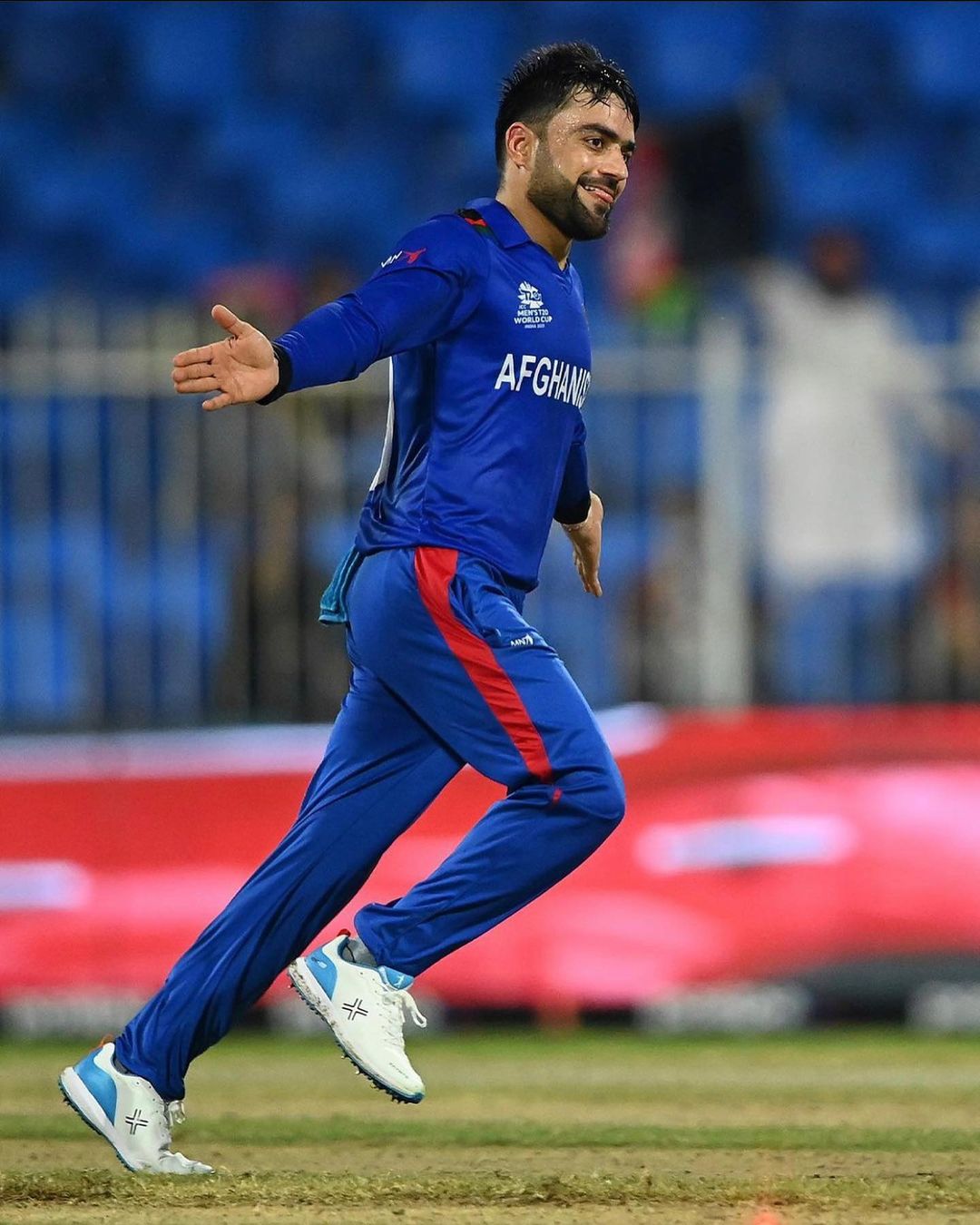 वॉने निवडलेल्या इतर ३ खेळाडूंमध्ये अफगाणिस्तानचा रशीद खान (टी-20 गोलंदाजी क्रमवारीत चौथा क्रमांक), इंग्लंडचा कर्णधार जोस बटलर (टी-20 फलंदाजी क्रमवारीत १५वा) आणि ऑस्ट्रेलियाचा अष्टपैलू ग्लेन मॅक्सवेल (फलंदाजी क्रमवारीत २९ आणि अष्टपैलू खेळाडूंमध्ये ६ वा) यांचा समावेश आहे. वॉने निवडलेल्या इतर ३ खेळाडूंमध्ये अफगाणिस्तानचा रशीद खान (टी-20 गोलंदाजी क्रमवारीत चौथा क्रमांक), इंग्लंडचा कर्णधार जोस बटलर (टी-20 फलंदाजी क्रमवारीत १५वा) आणि ऑस्ट्रेलियाचा अष्टपैलू ग्लेन मॅक्सवेल (फलंदाजी क्रमवारीत २९ आणि अष्टपैलू खेळाडूंमध्ये ६ वा) यांचा समावेश आहे.