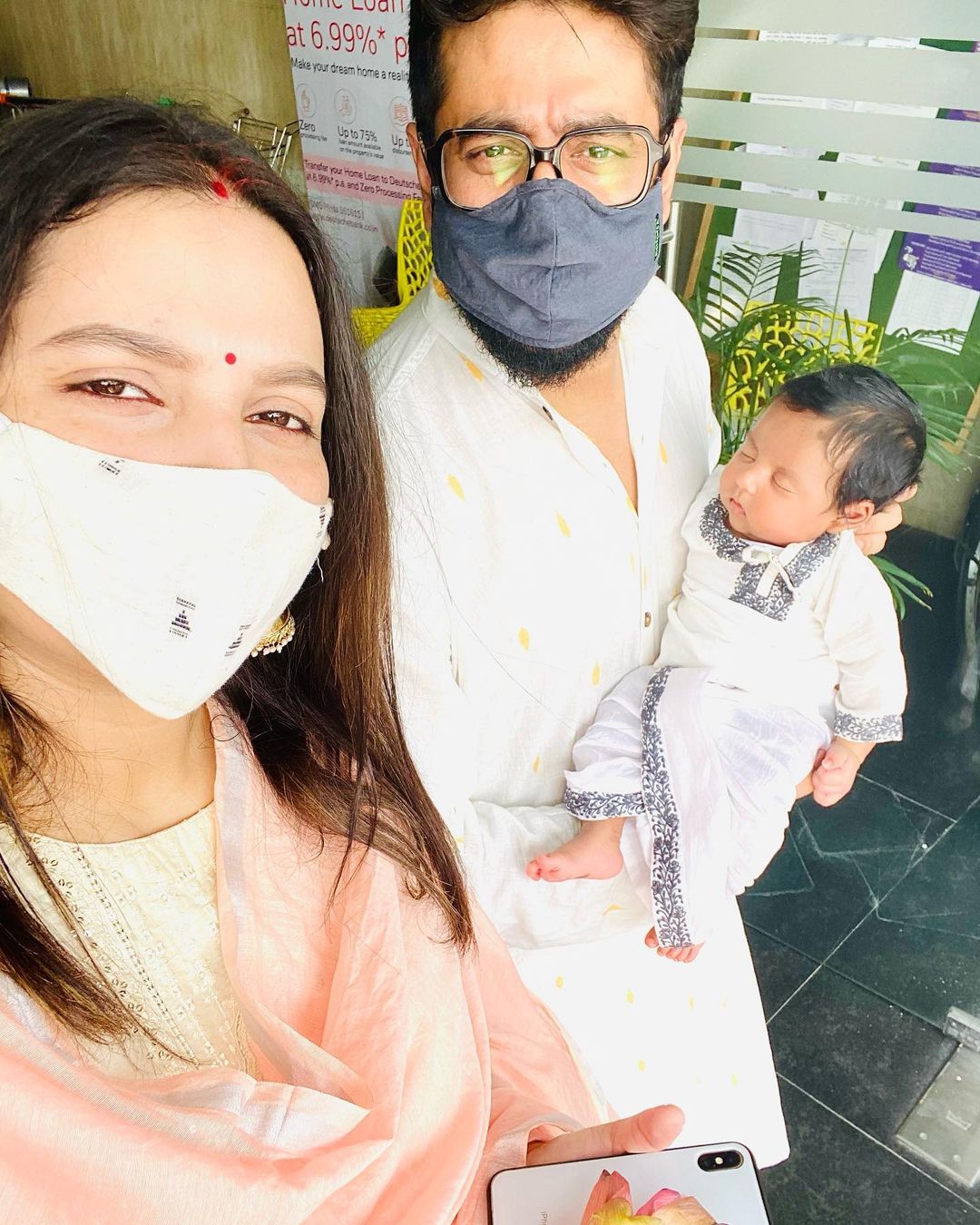 ইউভানের প্রথম দুর্গাপুজোর ফোটো। ইউভানের প্রথম দুর্গাপুজোর ফোটো।