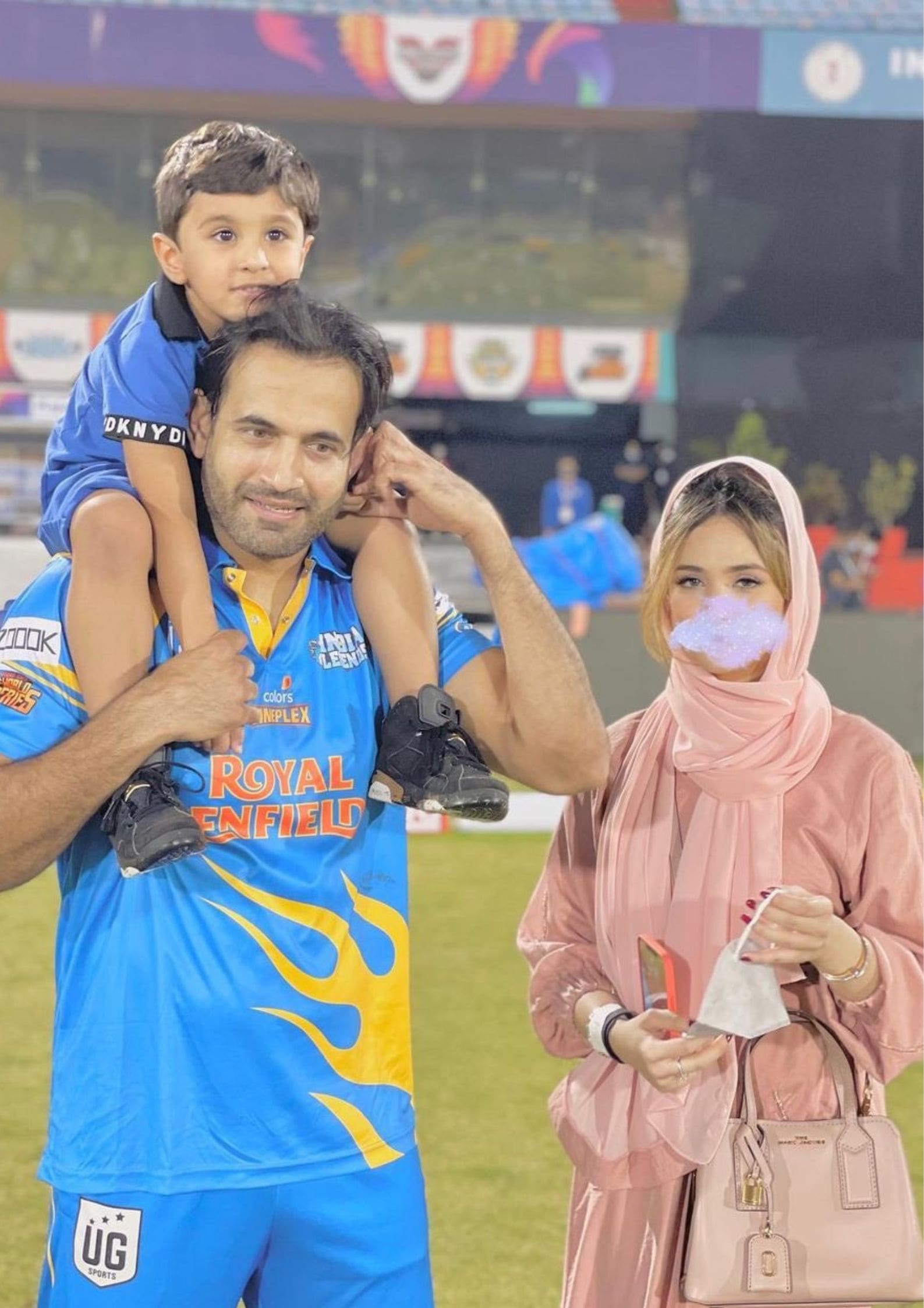 Former Indian cricketer Irfan Pathan was born on 23 October 1984, while his wife Safa Baig was born on 28 February 1994 in Saudi Arabia. That is, Irfan's wife is 10 years younger than him.