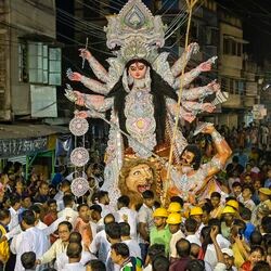 নদিয়ায় দুর্গাপুজোর কার্নিভাল। (PTI)