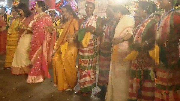 নাচের তালে তালে নাচের তালে তালে
