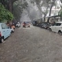 <p>गेल्या अनेक दिवसांपासून पुण्यात पावसानं विश्रांती घेतली होती. परंतु काल शहरात अचानक पावसानं जोर धरल्यानं शहरातील रस्ते जलमय झाले होते.</p>