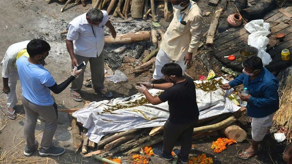 Akola अंत्यसंस्कारावेळी तरुण तिरडीवर उठून बसला! अकोल्यातील घटनेनं