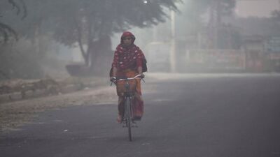 Maharashtra Weather : त्यामुळं आता यावर्षी राज्यातील नागरिकांना गुलाबी थंडीचा आनंद घेता येणार नाही. परंतु डिसेंबर अखेरीस आणि जानेवारीच्या संपूर्ण महिन्यात थंडीचा ज्वर वाढण्याची शक्यता वर्तवण्यात येत आहे.