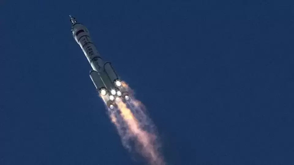 China Space Rocket Debris : चीनचं रॉकेट भरकटल्यानं नवं टेन्शन! भारतासह ...