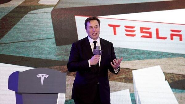 Tesla ছেড়ে Twitter-এই মন পড়ে Elon Musk-এর! হু-হু করে পড়ল শেয়ার দর