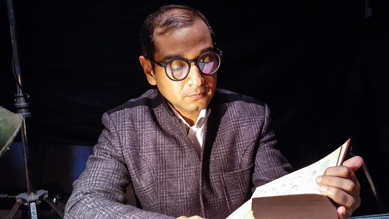 <p>‘ওয়ার অ্যান্ড ওয়ারশিপ’ তথ্যচিত্র থেকে স্থিরচিত্র</p> <p>‘ওয়ার অ্যান্ড ওয়ারশিপ’ তথ্যচিত্র থেকে স্থিরচিত্র</p>
