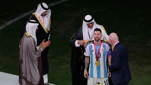 Lionel Messi WC Bisht: বিশ্বকাপে মেসির পরা আলখাল্লার দাম কত উঠল জানেন? শুনলে চোখ কপালে উঠবে