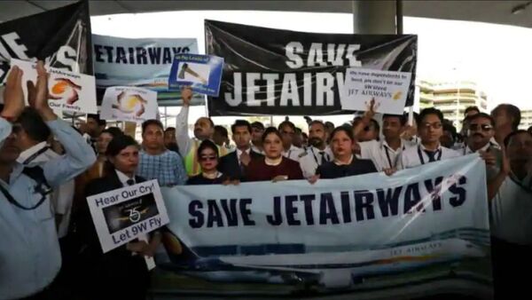 Jet Airways: বেতন বন্ধ, অনিশ্চয়তায় চাকরি ছেড়ে দিচ্ছেন বিমানচালক, কর্মীরা