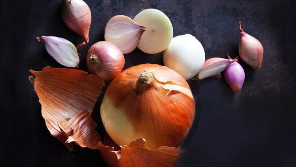 Onion Health Benefits: পেঁয়াজ খান? না জেনেই শরীরের অনেক উপকার করে ফেলছেন, কেন শীতে এটি বেশি দরকারি