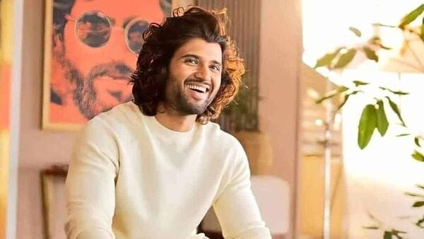 Vijay Deverakonda: সব খরচ দিয়ে ১০০ ভক্তকে ঘুরতে পাঠাবেন বিজয়, আপনিও সামিল হতে চান?