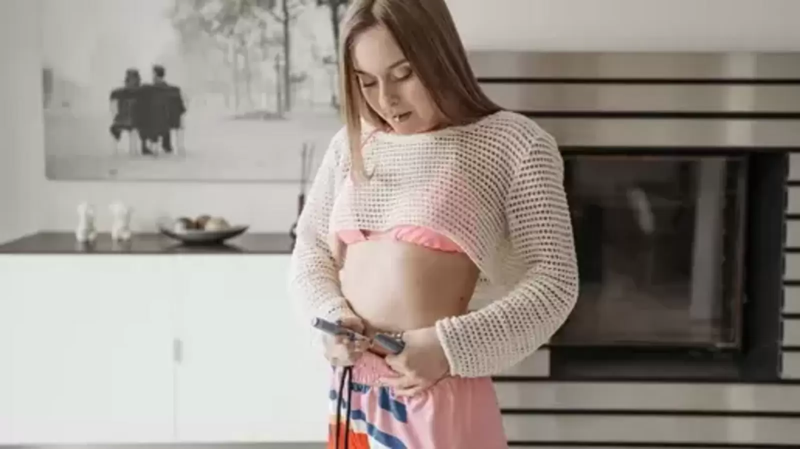 Uyda depilatsiya bilan samimiy soch turmagi Uylangan xotinlar ertalab jinsiy aloqa