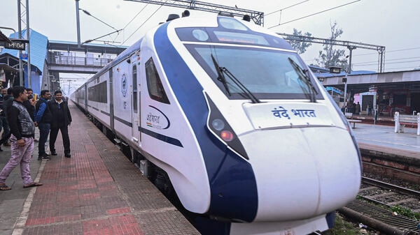 Vande Bharat Express characteristics: ১৪০ সেকেন্ডে পৌঁছায় ১৬০ কিমিতে - কোন কোন কারণে স্পেশ্যাল বন্দে ভারত এক্সপ্রেস?