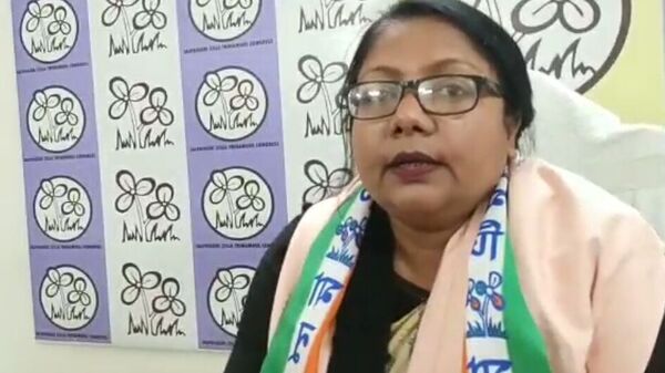 ঘর পেতে গেলে করতে হবে তৃণমূলই, প্রকাশ্য মঞ্চে ঘোষণা TMC-র জেলা সভাপতির