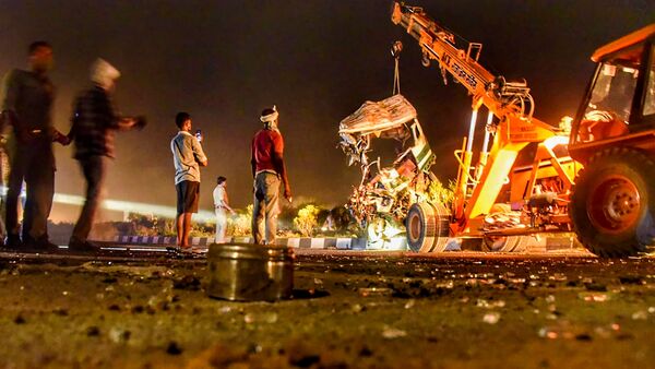 Accident: বাঁকুড়ায় ফেটে গেল ট্রাকের চাকা, মৃত্যু ৪ শ্রমিকের, আহত ২