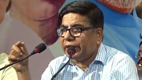 Subhas Sarkar: ‘রামধোলাই দিয়ে গ্রামছাড়া করুন’, আবাস নিয়ে নিদান দিয়ে বিতর্কে কেন্দ্রীয় মন্ত্রী