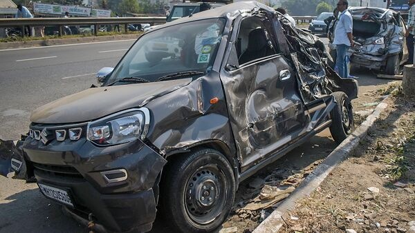 BSF vehicle accident: পরপর ২ গাড়িতে ধাক্কা BSF-র গাড়ির, দুমড়ে-মুচড়ে গেল ট্যাক্সি, লেকটাউনে আহত ৮