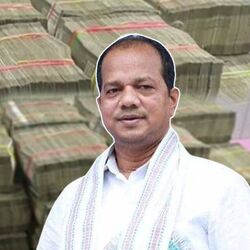 <p>জাকির হোসেনের বাড়ি ও কারখানা থেকে ১১ কোটি টাকা উদ্ধার হয়েছে। সেই উদ্ধার হওয়া টাকার প্রথম ছবি সামনে এল। বিস্তারিত দেখুন ভিডিয়োয় -</p>