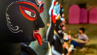 আগামীকাল রটন্তী কালীপুজো। এই পুজোয় বিশেষভাবে মায়ের পূজো করা হয়। এই পুজো চতুর্দশী তিথিতে হয়। মায়ের পুজোর জন্য অমাবস্যা তিথি বিশেষ হলেও এই রটন্তী কালী পুজো কিন্তু চতুর্দশী তিথিতে হয়। (ছবি সৌজন্য পিটিআই) আগামীকাল রটন্তী কালীপুজো। এই পুজোয় বিশেষভাবে মায়ের পূজো করা হয়। এই পুজো চতুর্দশী তিথিতে হয়। মায়ের পুজোর জন্য অমাবস্যা তিথি বিশেষ হলেও এই রটন্তী কালী পুজো কিন্তু চতুর্দশী তিথিতে হয়। (ছবি সৌজন্য পিটিআই)