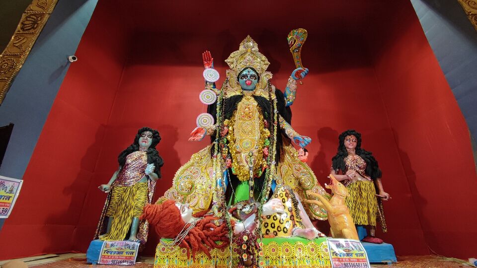 আগামীকাল সকাল ৯:৫৯ মিনিট থেকে চতুর্দশী তিথি শুরু হবে এই তিথি শেষ হবে ২১ জানুয়ারি ভোর ৬&nbsp;টা ১৭ মিনিটে। রটন্তী কথাটির অর্থ হচ্ছে রটে যাওয়া। মায়ের&nbsp;মহিমার&nbsp;কথা চারিদিকে রটেছিল&nbsp;আর সেই থেকে এই পুজোর উত্‍পত্তি&nbsp;বলে এর নাম হয়েছে রটন্তী।