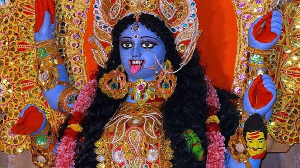 এই ঘটনার&nbsp;দ্বারা কৃষ্ণ বুঝিয়ে দিয়েছিলেন কৃষ্ণ আর কালিতে কোনও ভেদ নেই।&nbsp;এই দিনটি&nbsp;শাক্ত এবং বৈষ্ণব উভয় ধর্মের&nbsp;লোকেদের&nbsp;কাছেই খুব বিশেষ। এই দিনেই দক্ষিণেশ্বরে একই সাথে কৃষ্ণ ও কালীর পূজা করা হয়।