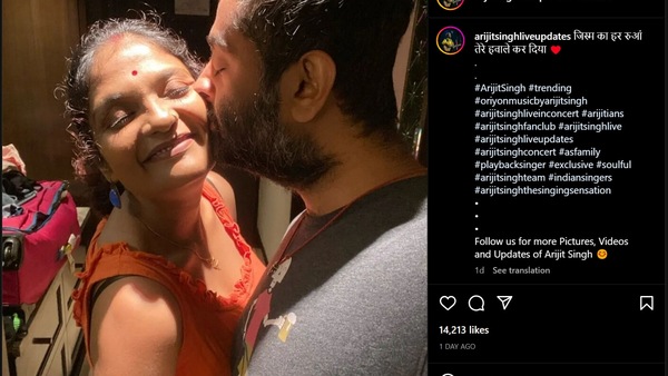 <p>স্ত্রী কোয়েলের সঙ্গে অরিজিৎ</p> <p>স্ত্রী কোয়েলের সঙ্গে অরিজিৎ</p>
