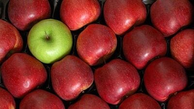 सफरचंद हृदय आणि लिव्हरच्या समस्या दूर ठेवते. त्याशिवाय सफरचंद वजन कमी करण्यासाठी उपयुक्त ठरू शकतात. कारण त्यात फायबर आणि कॅलरीज कमी असतात.