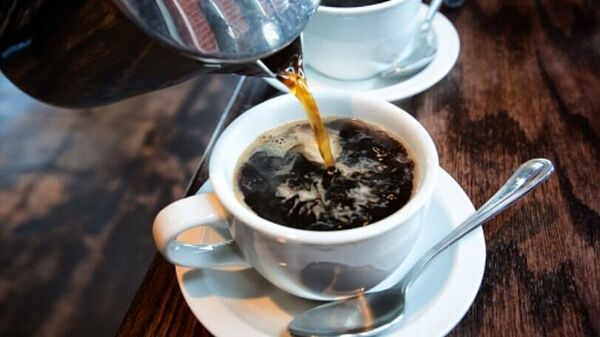 हिवाळ्यात जास्त चहा-कॉफी पिणे आणि कोल्ड्रिंक टाळणे चांगले नाही. अशी पेये मोठ्या प्रमाणात स्ट्रेस हार्मोन्स सोडतात. त्यामुळे उच्च रक्तदाबाचा धोका वाढतो.
