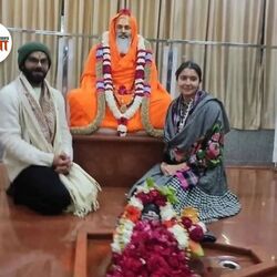 <p>ফের তীর্থক্ষেত্রে বিরাট-অনুষ্কা</p>