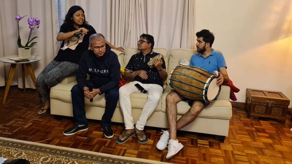 সুরে ভাসছে কেনিয়ার রাজধানী! সৌজন্যে এক বাঙালি কন্যা সুরে ভাসছে কেনিয়ার রাজধানী! সৌজন্যে এক বাঙালি কন্যা