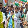 <p>ত্রিপুরায় মমতা বন্দ্যোপাধ্য়ায়ের রোড শো (PTI Photo)</p> (PTI)