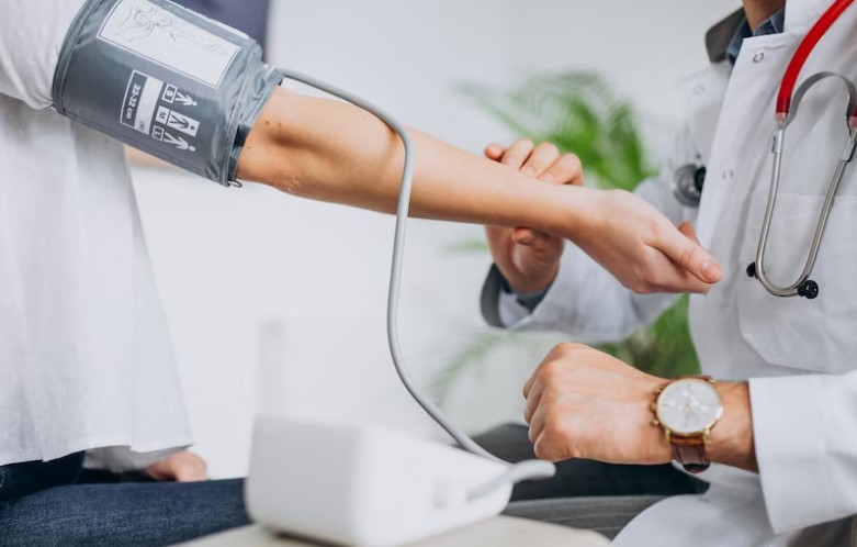 మధుమేహం వచ్చే ప్రమాదం : దీర్ఘకాలం నిద్రలేమి మధుమేహానికి దారితీయవచ్చు. డయాబెటిస్లో, శరీరంలో ఇన్సులిన్ ఉత్పత్తి చెదిరిపోతుంది. దీని వెనుక నిద్రలేమి ఒక కారణం. దీర్ఘకాలం నిద్రలేమి మధుమేహం వచ్చే ప్రమాదాన్ని పెంచుతుంది. మధుమేహం వచ్చే ప్రమాదం : దీర్ఘకాలం నిద్రలేమి మధుమేహానికి దారితీయవచ్చు. డయాబెటిస్లో, శరీరంలో ఇన్సులిన్ ఉత్పత్తి చెదిరిపోతుంది. దీని వెనుక నిద్రలేమి ఒక కారణం. దీర్ఘకాలం నిద్రలేమి మధుమేహం వచ్చే ప్రమాదాన్ని పెంచుతుంది.