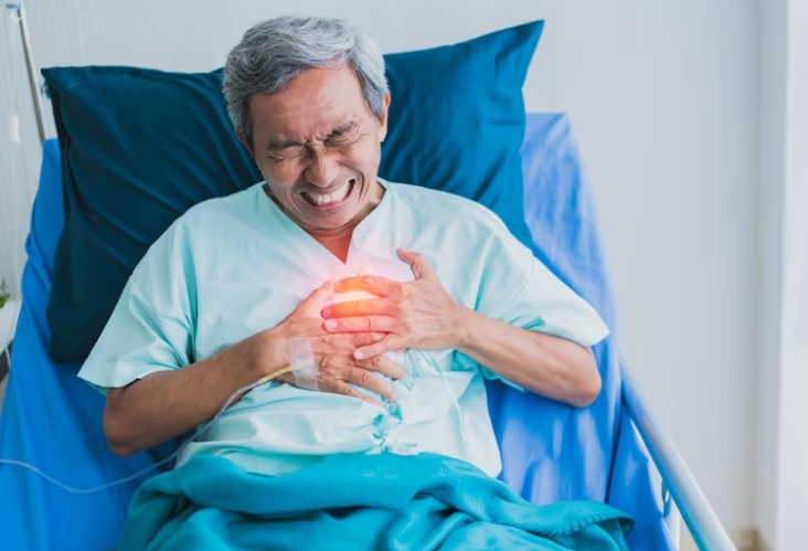 గుండె సమస్యలు : నిద్ర లేకుంటే.. గుండే మీద ప్రభావం ఎక్కువగానే ఉంటుంది. రక్తనాళాలు, హృదయ స్పందన మందగిస్తుంది. నిద్రలేమి ఉంటే, పల్స్ మారుతుంది. ఇది గుండె జబ్బుల ప్రమాదాన్ని పెంచుతుంది. గుండె సమస్యలు : నిద్ర లేకుంటే.. గుండే మీద ప్రభావం ఎక్కువగానే ఉంటుంది. రక్తనాళాలు, హృదయ స్పందన మందగిస్తుంది. నిద్రలేమి ఉంటే, పల్స్ మారుతుంది. ఇది గుండె జబ్బుల ప్రమాదాన్ని పెంచుతుంది.