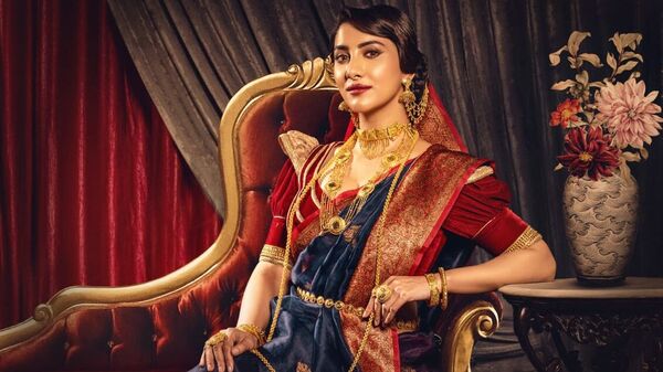 <p>বিনোদিনী রুক্মিণী</p>