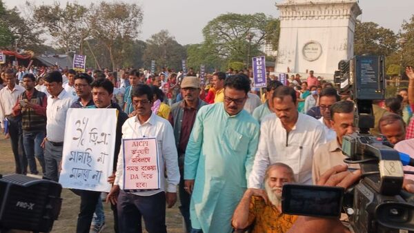 <p>ওদিকে সংগ্রামী যৌথ মঞ্চ। </p> <p>ওদিকে সংগ্রামী যৌথ মঞ্চ। </p>