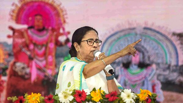 Mamata Banerjee: ‘‌টাকা দাও বললেই গুপী গাইন বাঘা বাইনের মতো চলে এল’‌, ডিএ নিয়ে বার্তা মমতার