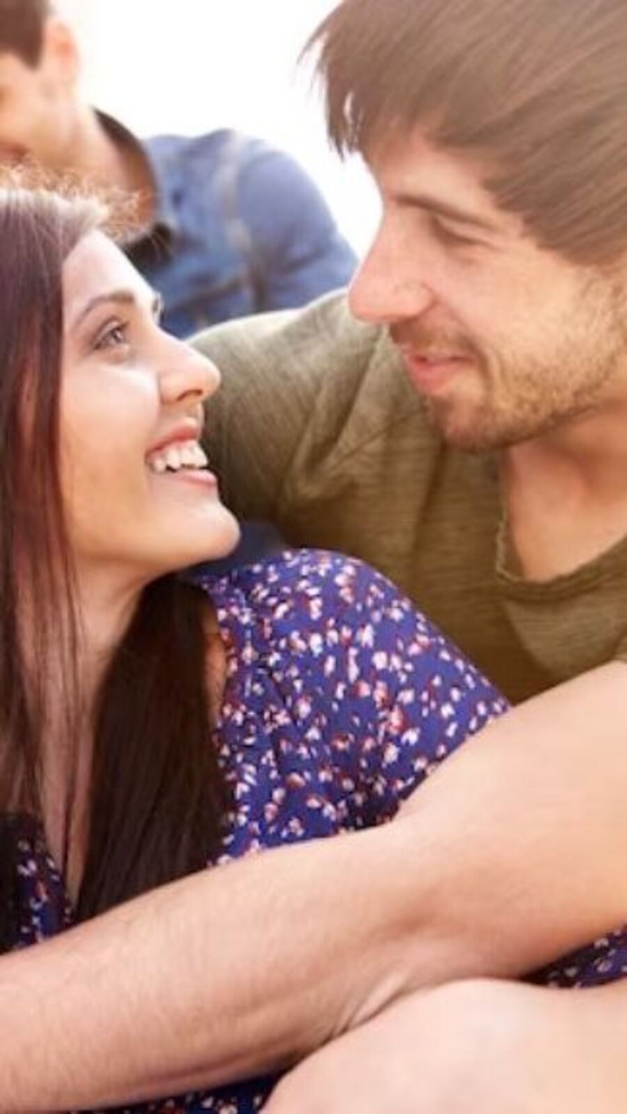 কীভাবে ফ্লার্ট করবেন পছন্দের মানুষের সঙ্গে, রইল সেরা ৬টি টিপস