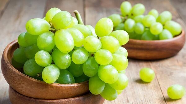 Side-Effects of Grapes: আপনি কি আঙুর খান? সকলের কিন্তু খাওয়া উচিত নয়! কারা খাবেন না? কী হতে পারে এতে