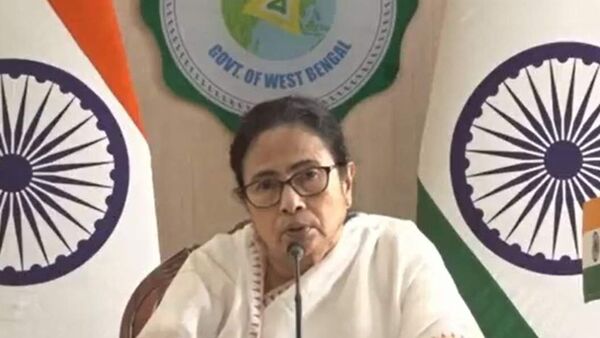 Mamata Banerjee: রাজনৈতিক প্রতিহিংসা! আইনজীবীর বাড়িতে তল্লাশি প্রসঙ্গে মন্তব্য মুখ্যমন্ত্রীর