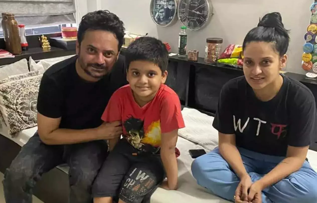<p>রাহুল-প্রিয়াঙ্কা ও সহজ</p> <p>রাহুল-প্রিয়াঙ্কা ও সহজ</p>