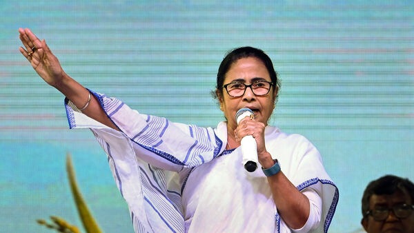 Mamata Banerjee: সংখ্যালঘুদের মনে ক্ষোভ কেন?‌ এবার টিম তৈরি করে খোঁজ নেবেন মুখ্যমন্ত্রী