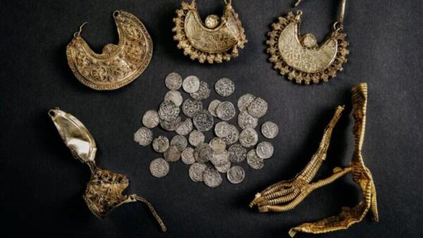 1000 year old treasure: ১০০০ বছর আগের গয়না, ধন সম্পদ! খোঁজ পেলেন সাদামাটা ডাচ তরুণ, রোমাঞ্চ পরতে পরতে