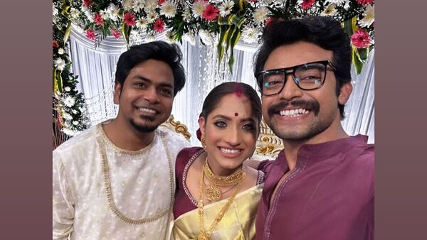 <p>দুর্নিবার-মোহরের রিসেপশনে রণজয়</p> <p>দুর্নিবার-মোহরের রিসেপশনে রণজয়</p>