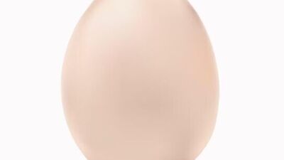 अंडी फ्रीजमध्ये ठेवल्याने बॅक्टेरियाच्या संसर्गाचा धोका वाढतो. परिणामी, अंडी चांगली राहत नाही, त्याच्या पौष्टिक गुणवत्तेवर विपरीत परिणाम होतो. थंडीत विविध प्रकारचे जीवाणू वाढतात. यामध्ये साल्मोनेला बॅक्टेरियाचा समावेश होतो.