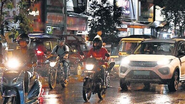 Kolkata Weather Today And Rain Forecast সকাল থেকেই মুখ ভার আকাশের কয়েক ঘণ্টায় ঝেঁপে বৃষ্টি