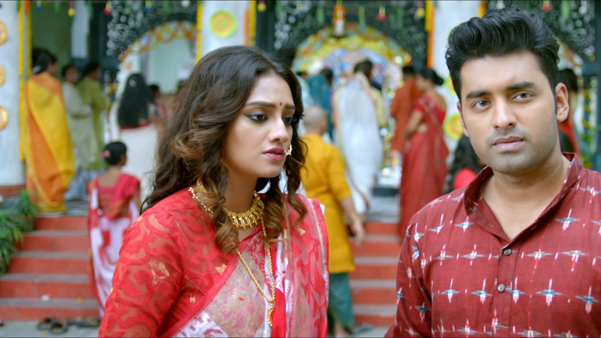 <p>'বলো দুগ্গা মাঈকী'-র দৃশ্যে নুসরত ও অঙ্কুশ</p> <p>'বলো দুগ্গা মাঈকী'-র দৃশ্যে নুসরত ও অঙ্কুশ</p>