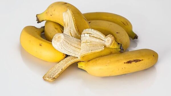 Banana peels at home care: জুতো থেকে গয়না, চকচকে হবে কলার খোসার গুণে, শুধু জানতে হবে কাজে লাগানোর কায়দা