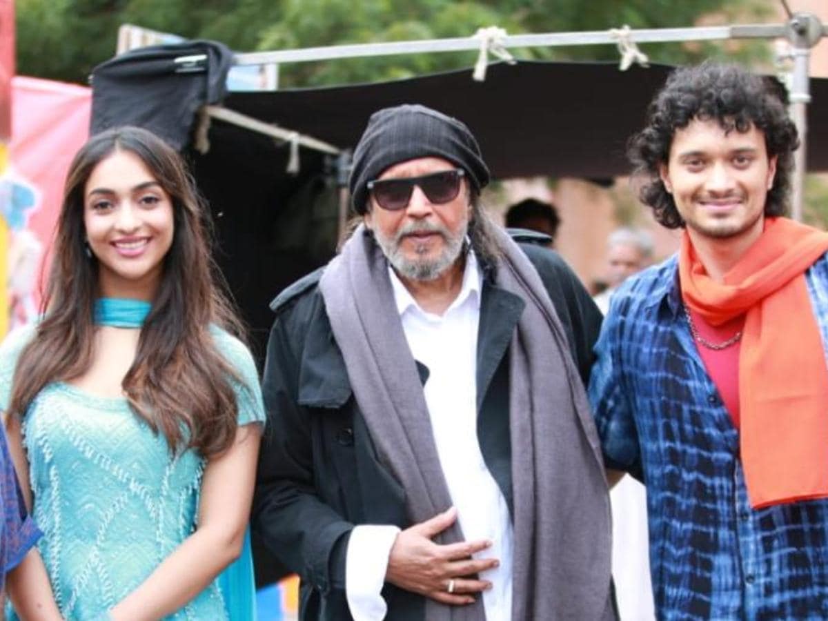 <p>মিঠুন চক্রবর্তী নমশি চক্রবর্তী ও আমরিন কুরেশি</p> <p>মিঠুন চক্রবর্তী নমশি চক্রবর্তী ও আমরিন কুরেশি</p>