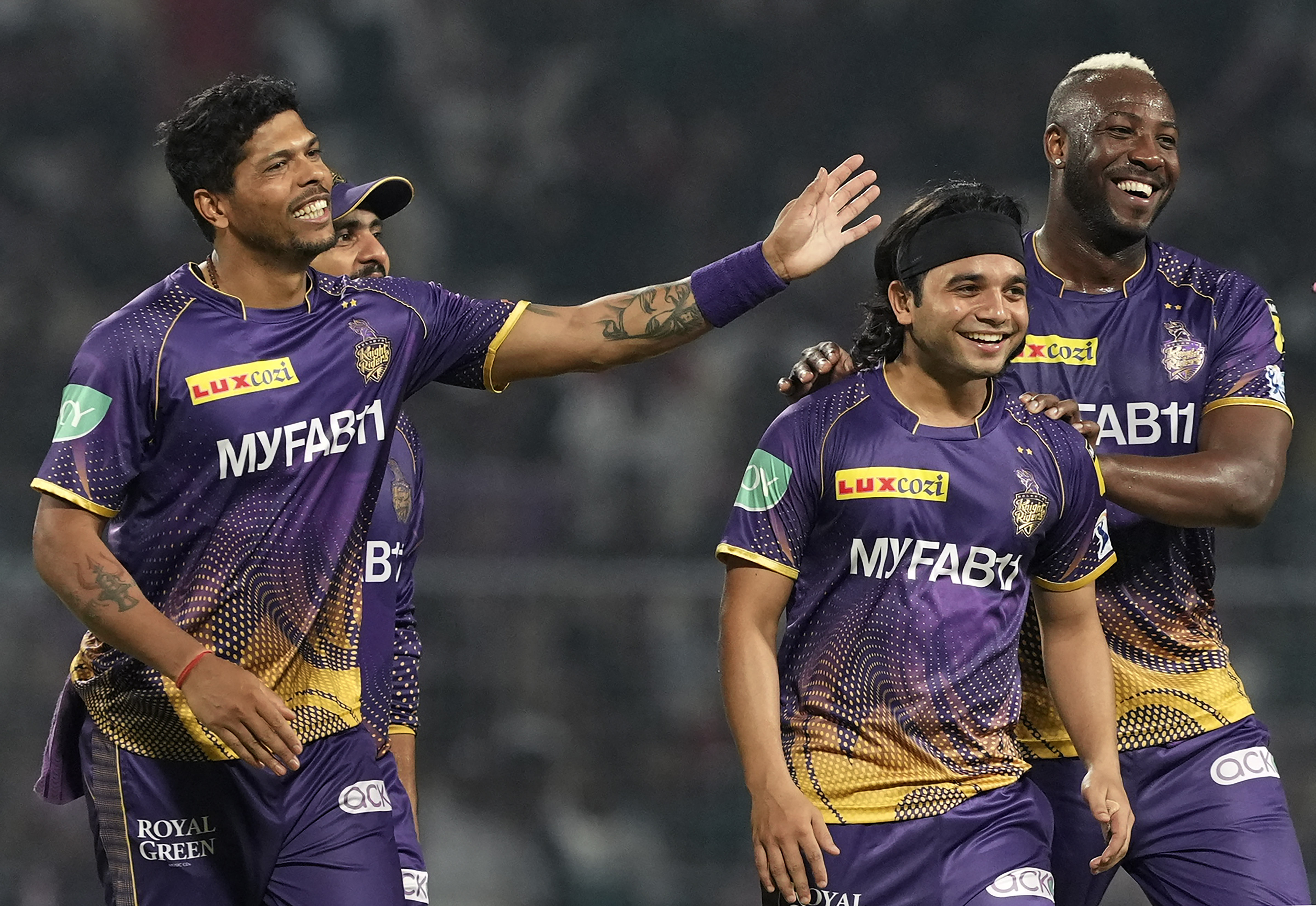 ಆದರೆ, ದೆಹಲಿಯ ವಿವಿಧ ಕ್ಲಬ್‌ಗಳೊಂದಿಗೆ ಅಧಿಕೃತ ಒಪ್ಪಂದ ಹೊಂದಿರಲಿಲ್ಲ. ಹಾಗಾಗಿ ಸುಯಶ್​ಗೆ ಹೆಚ್ಚು ಹಣ ಸಿಗಲಿಲ್ಲ. ದೆಹಲಿಯ 25 ವರ್ಷದೊಳಗಿನವರ ತಂಡದಲ್ಲಿ ಆಡುವಾಗ ಸ್ವಾಶ್ ಅಥವಾ ರಾಜಸ್ಥಾನ ಕ್ರಿಕೆಟಿಗ ಎಂಬ ಚರ್ಚೆ ನಡೆಯುತ್ತಿತ್ತು. ಆ ಸಮಸ್ಯೆಯಿಂದ ಹೊರಬರಲು ಹೋರಾಟ ಮಾಡಬೇಕಾಯಿತು. ಅದರ ನಂತರ, ಐಪಿಎಲ್‌ನಲ್ಲಿ ಅವರ ಅದೃಷ್ಟ ಬದಲಾಯಿತು.