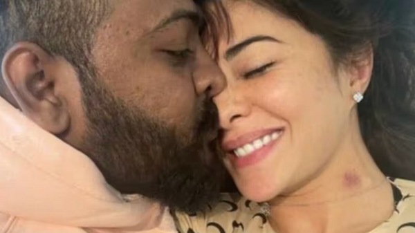<p>সুকেশ ও জ্যাকলিন</p> <p>সুকেশ ও জ্যাকলিন</p>